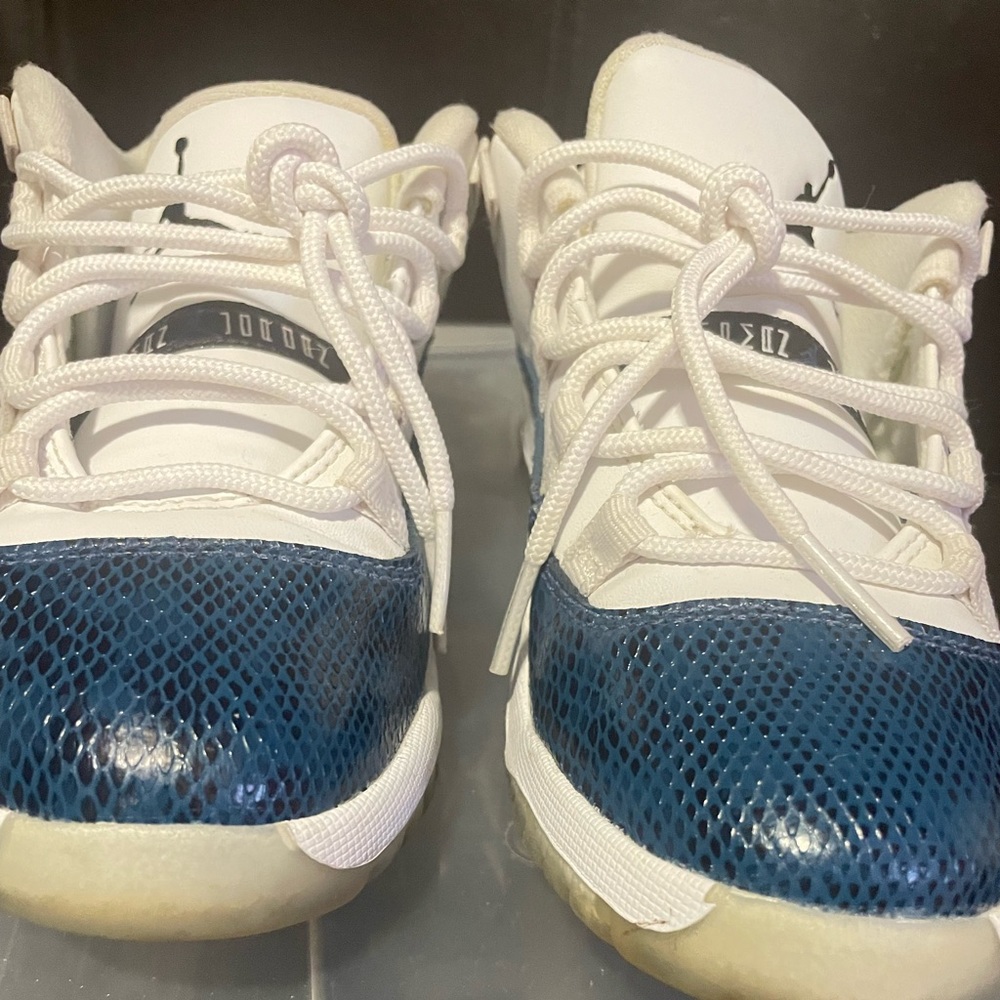 11s Jordans size 3Y